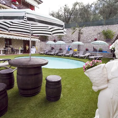Casa Hotel *